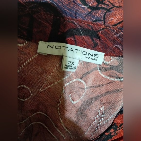 NOTATIONS Floral Embossed Pleated Blouse 2X - Picture 4 of 5